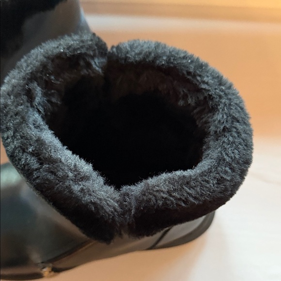 Black Fur-Lined Ankle Boots sleep resistant 8.5 wide - Picture 2 of 8